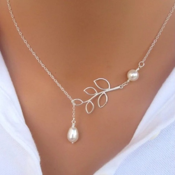 Jewelry - NEW Water Droplet Pearl Hollow Choker Necklace